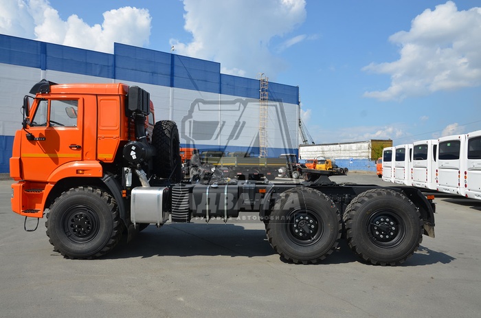 sedelnyj-tyagach-kamaz-53504-50-vezdehod-6h6-4